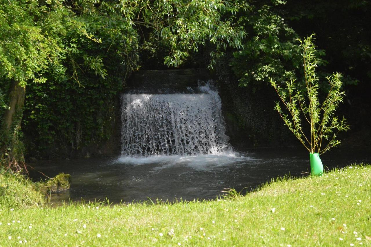 Les Gites Insolites De La Cascade Lespesses Bagian luar foto
