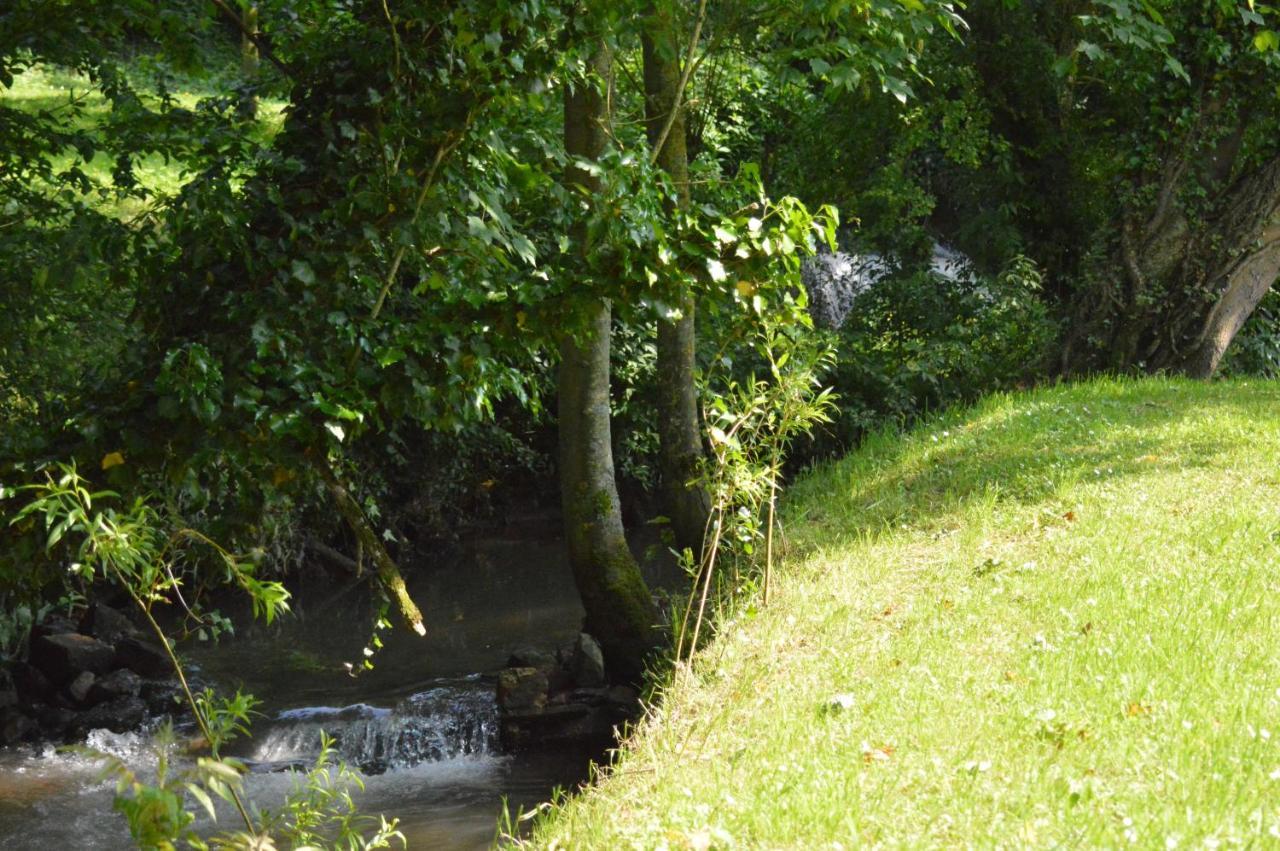 Les Gites Insolites De La Cascade Lespesses Bagian luar foto